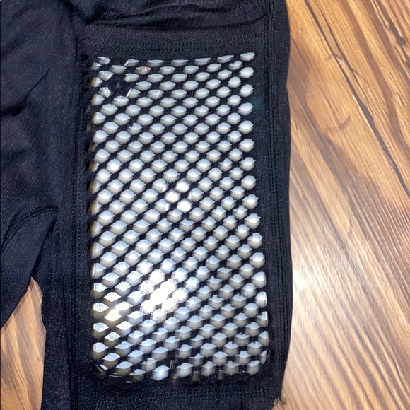 Pink VS leggings **has a pocket** - Picture 3 of 3